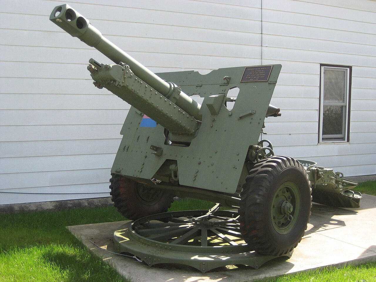 25-Pounder Gun/ Howitzer, King Street West, Dundas, Hamilton, Canada.