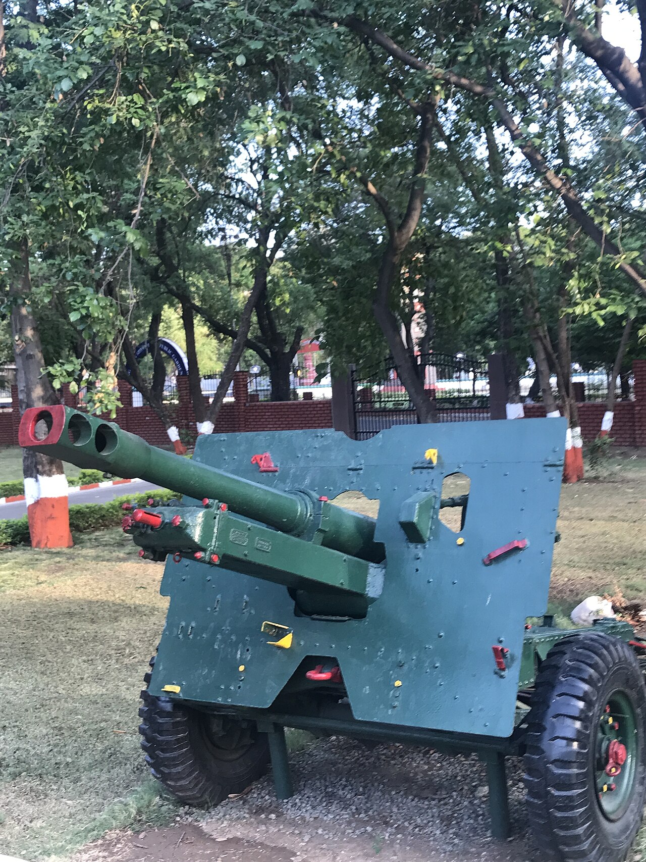 This artillery Gun is of 1942 vintage and of UK origin. The gun was used very extensively by Indian Army in 1962, 1965 and 1971 operations. Combining high-angle, direct-fire and relatively high rates of fire with mobilit