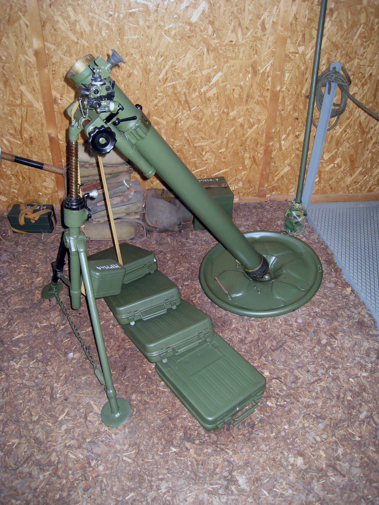 8,2 cm Minenwerfer BM-41 im Museum Full
