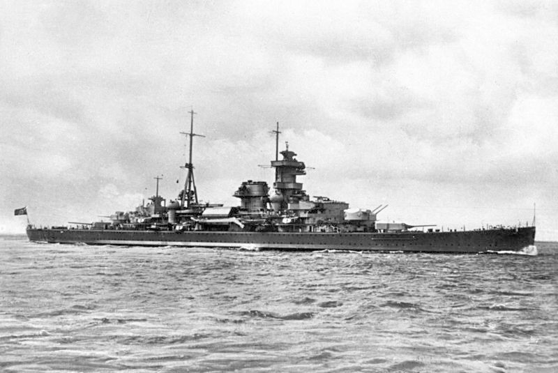 For documentary purposes the German Federal Archive often retained the original image captions, which may be erroneous, biased, obsolete or politically extreme. Schwerer Kreuzer "Admiral Hipper" Schwerer Kreuzer "Admiral