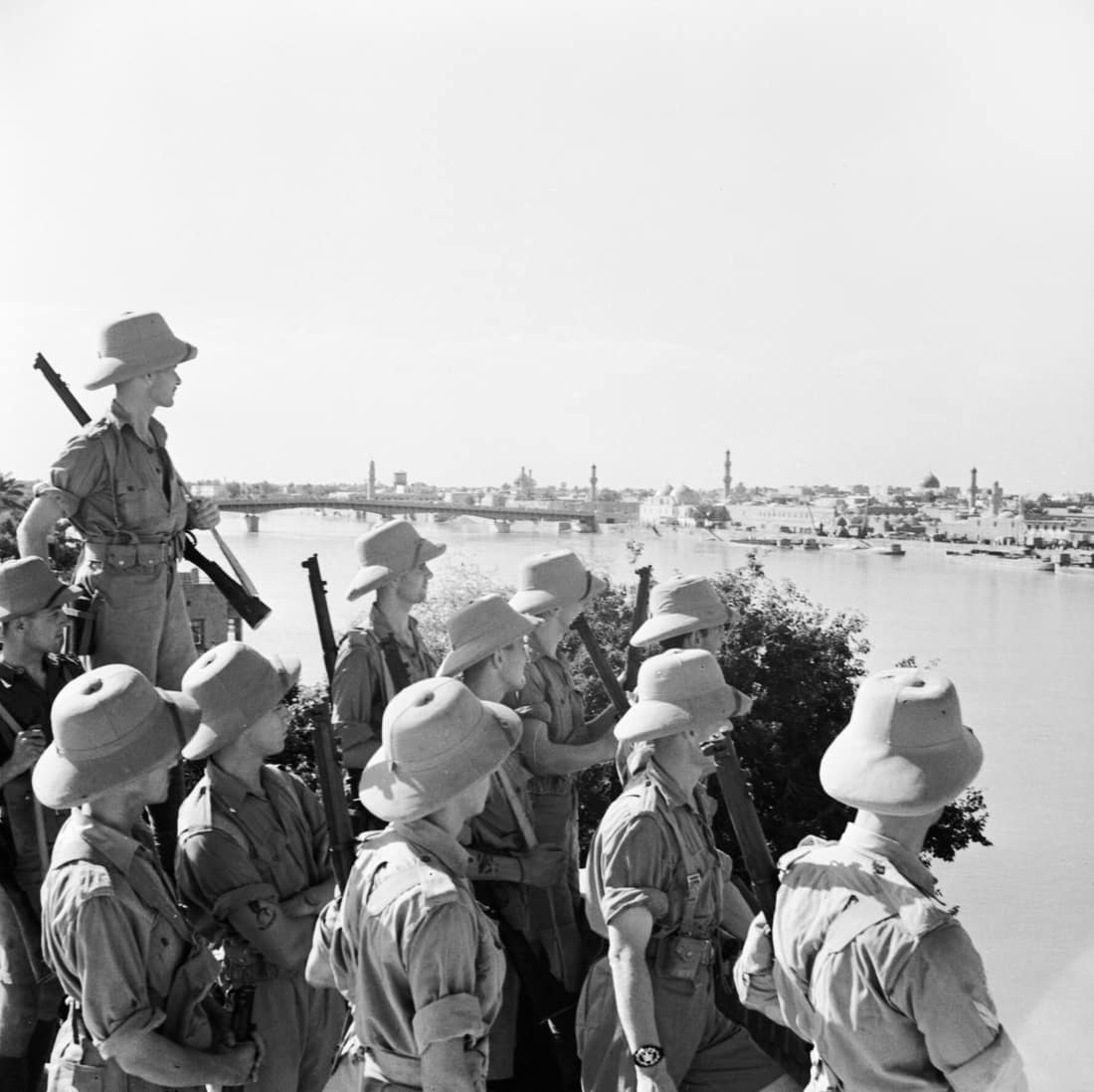 British troops looking at Baghdad, 11 June 1941
