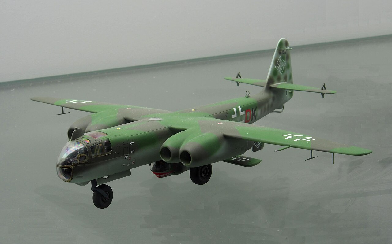 Model of Arado Ar 234 V21 carrying an Arado E.381