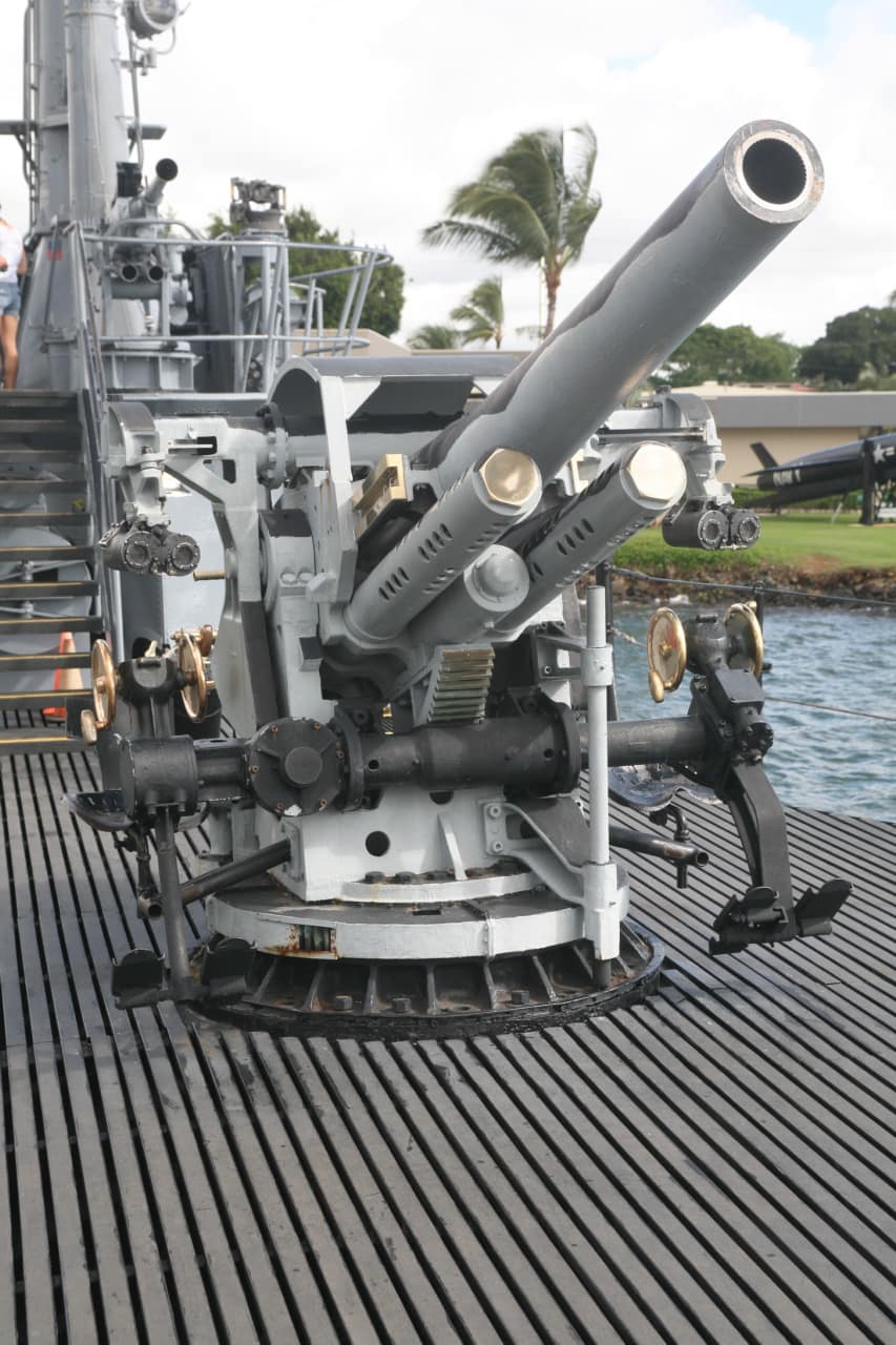 Muzzle view of 5 inch 25 caliber gun on the deck of submarine USS Bowfin (SS-287), in Pearl Harbor. See File:Breech view 5 inch 25 caliber gun USS Bowfin.jpg for breech view.