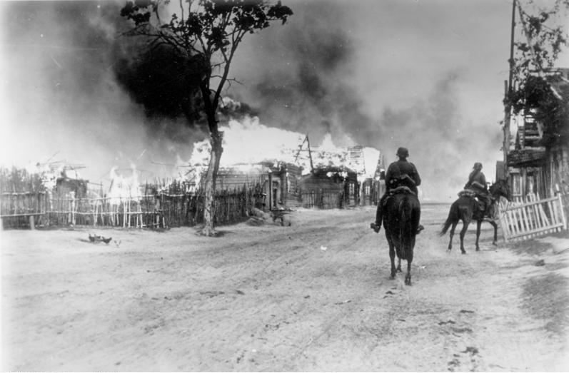 For documentary purposes the German Federal Archive often retained the original image captions, which may be erroneous, biased, obsolete or politically extreme. This description has been identified as biased or incorrect