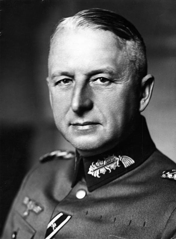 For documentary purposes the German Federal Archive often retained the original image captions, which may be erroneous, biased, obsolete or politically extreme. Erich von Manstein Generalmajor Erich von Manstein, Kommand