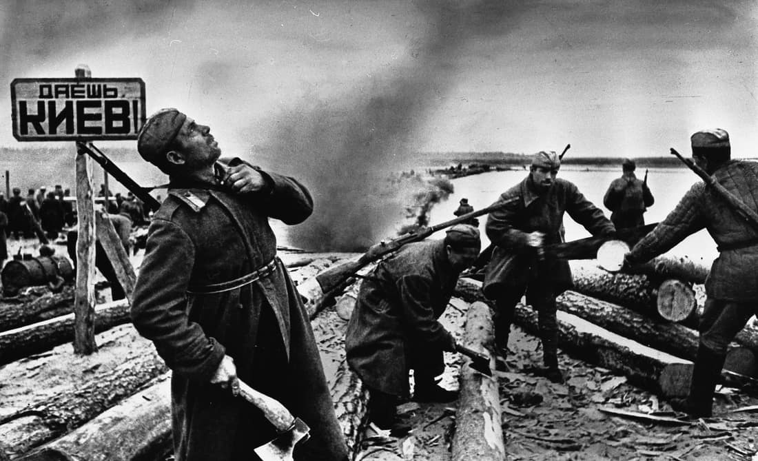 Soviet soldiers preparing the rafts to cross the Dnieper (the sign reads "To Kyiv!"). The Battle of Dnieper, 1943