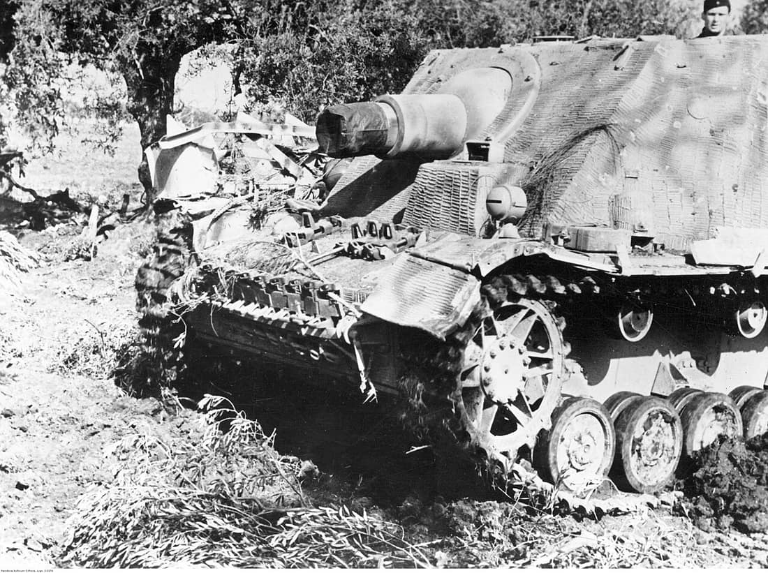 Ciężkie działo szturmowe Brummbar (SdKfz 166 Sturmpanzer IV Brummbar) na froncie pod Nettuno - Anzio.