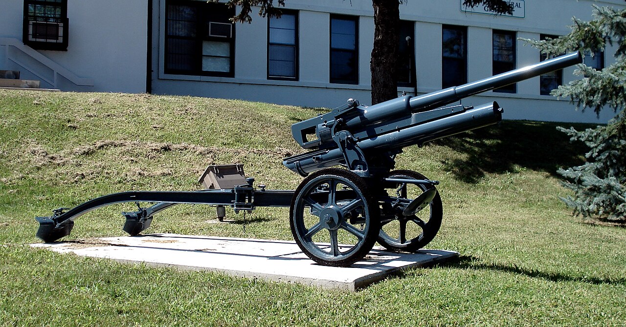 Italian 47 mm anti-tank gun (Cannone da 47/32) displayed on the grounds of CFB Borden (Base Borden Military Museum). The canon stamp states: CANNONE DA 47/32 MOD. 39 Photo taken on August 12, 2006. Source: Photo by me, U