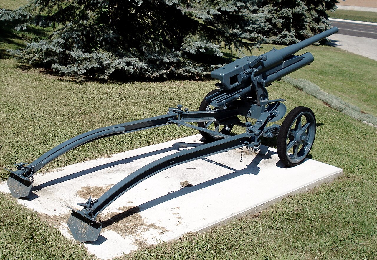 Italian 47 mm anti-tank gun (Cannone da 47/32) displayed on the grounds of CFB Borden (Base Borden Military Museum). The canon stamp states: CANNONE DA 47/32 MOD. 39 Photo taken on August 12, 2006. Source: Photo by me, U