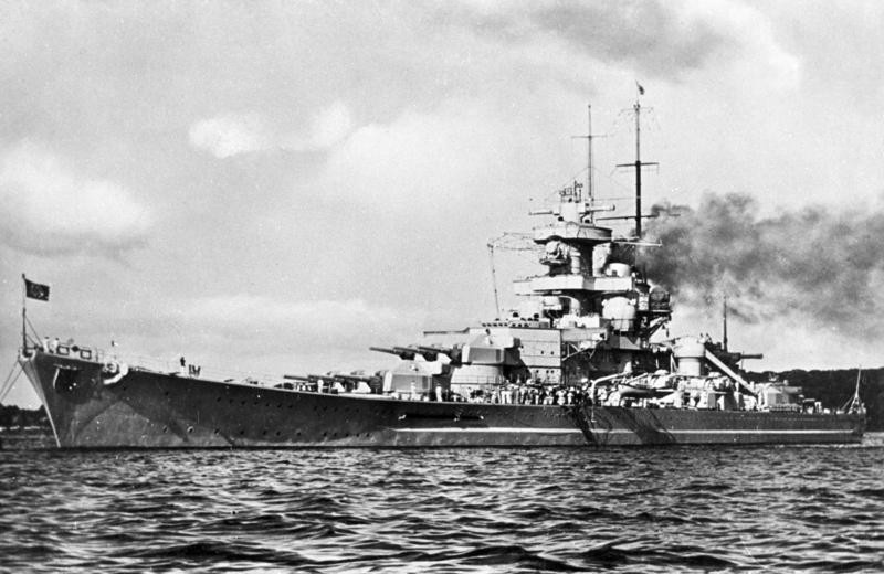 For documentary purposes the German Federal Archive often retained the original image captions, which may be erroneous, biased, obsolete or politically extreme. Schlachtschiff "Gneisenau" Schlachtschiff "Gneisenau"