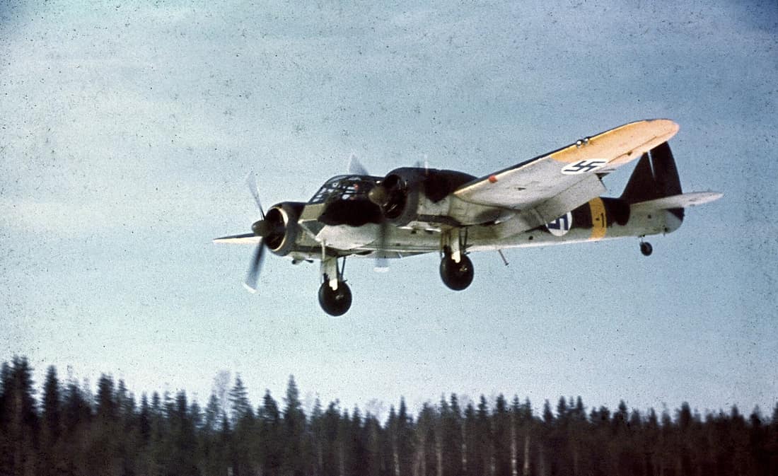 Bristol Blenheim landing on Luonetjärvi airfield (now Jyväskylä Airport).