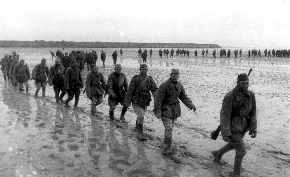 Soviet soldiers crossing the Syvash to the Crimea.