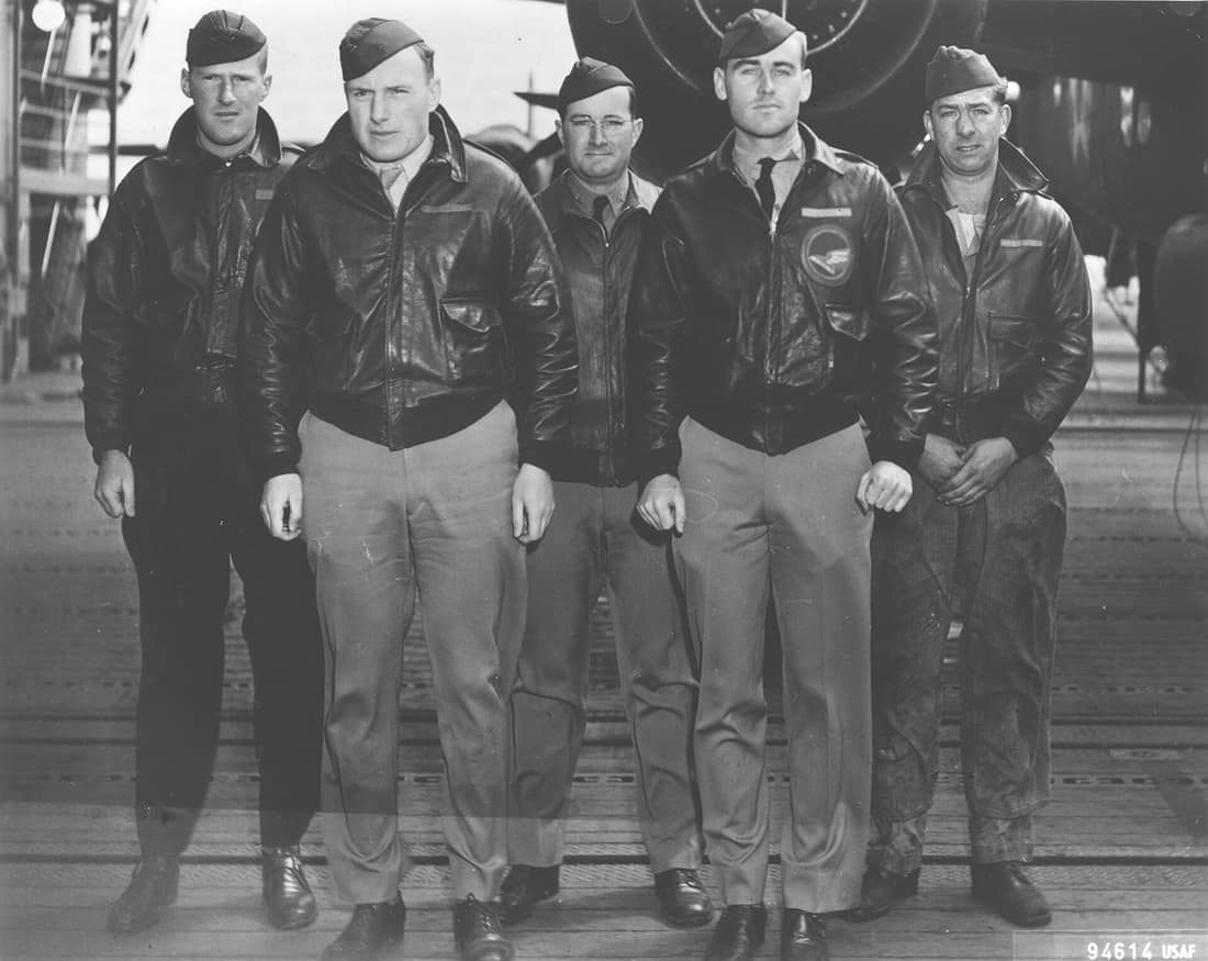 Crew No. 15 (Plane #40-2267, target Nagoya): 89th Reconnaissance Squadron, Lt. Donald G. Smith, pilot; Lt. Griffith P. Williams, copilot; Lt. Howard A. Sessler, navigator/bombardier; Lt. Thomas R. White, flight engineer;