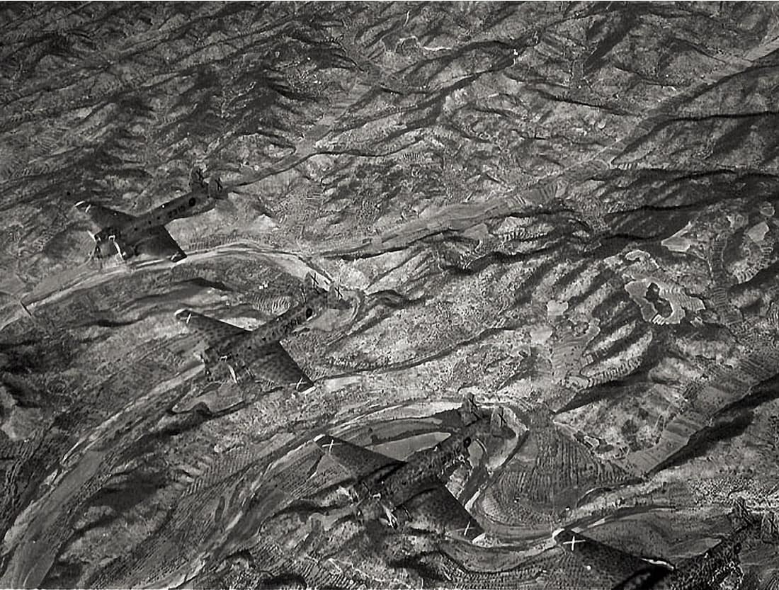 Note the perfect camouflage of these Fiat B.R.20. This solidly-built metallic airplane started his career as a bomber just in Spain on June 1937