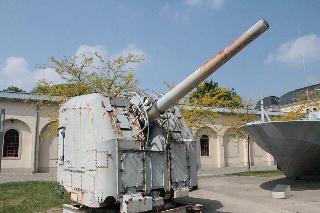 127 mm MK 30 gun from a Fletcher class destroyer (1942) Bundeswehr Military History Museum, Dresden