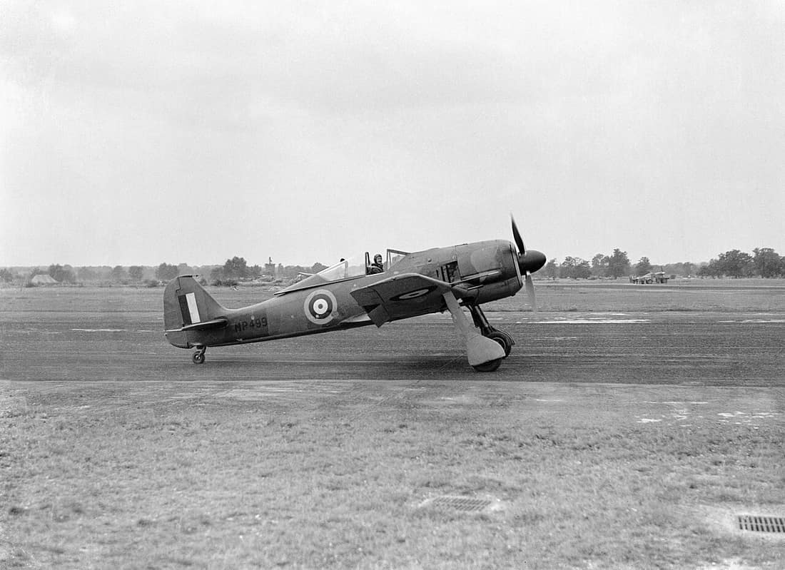 A captured Focke Wulf Fw 190A-3 at the Royal Aircraft Establishment, Farnborough, with the RAE's chief test pilot, Wing Commander H J "Willie" Wilson at the controls, August 1942. Captured Focke Wulf Fw 190A-3, MP499, ta