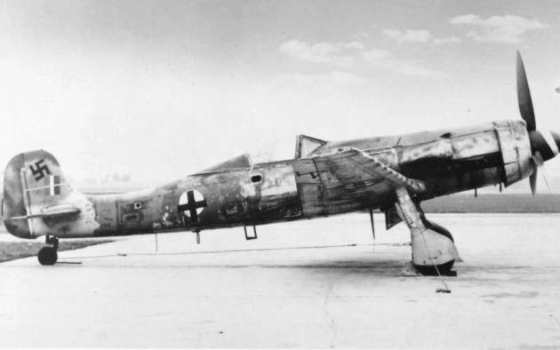 PictionID:38235597 - Catalog:Array - Title:Array - Filename:15_002305.TIF - -------Image from the Charles Daniels Photo Collection.----Album: German Aircraft.-----------PLEASE TAG these images with any information you kn