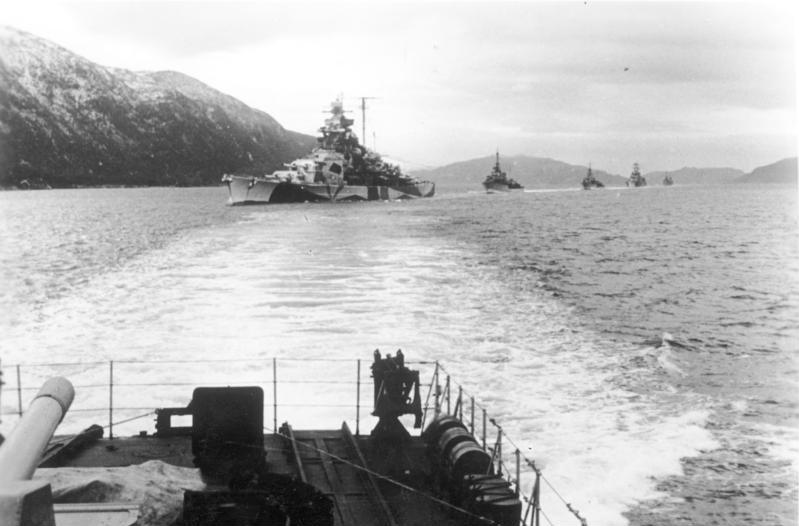 For documentary purposes the German Federal Archive often retained the original image captions, which may be erroneous, biased, obsolete or politically extreme. ADN-ZB/Archiv II.Weltkrieg 1939 - 45 In den Gewässern vor d