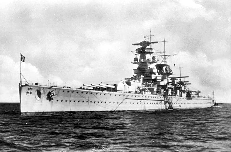 For documentary purposes the German Federal Archive often retained the original image captions, which may be erroneous, biased, obsolete or politically extreme. Panzerschiff "Admiral Graf Spee"