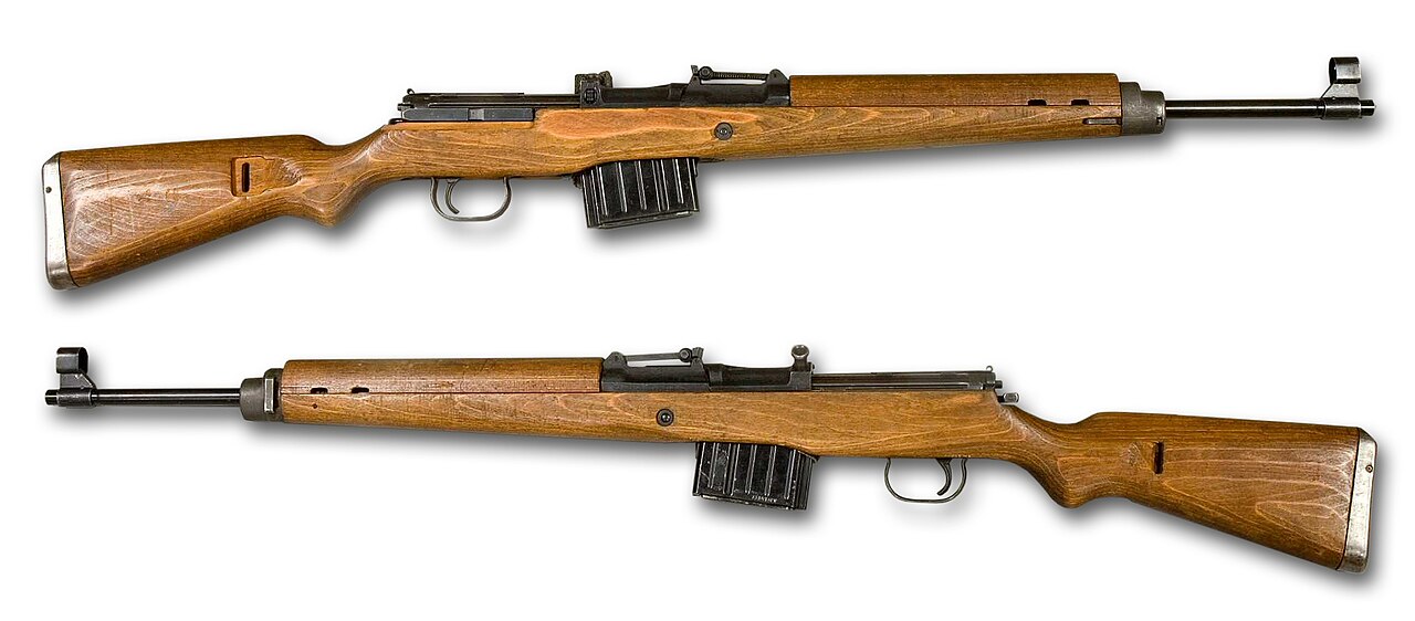 Neue Version des Bildes Automatgevär m1943 - Tyskland - AM.045876.jpg mit neutralem (weißen) Hintergrund, entferntem Archiv-Sticker und technischem Schatten.