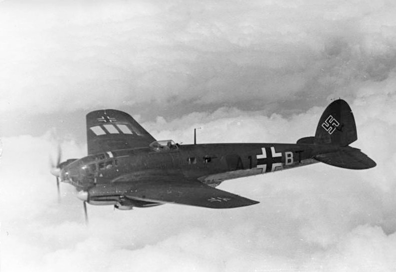 Information added by Wikimedia users. Heinkel He 111 H-2 der 9./KG 53 (III. Gruppe des Kampfgeschwaders 53, 9. Staffel). Friedensstandort der III./KG 53 mit 7., 8. und 9. Staffel war Flugplatz Giebelstadt bei Würzburg vo