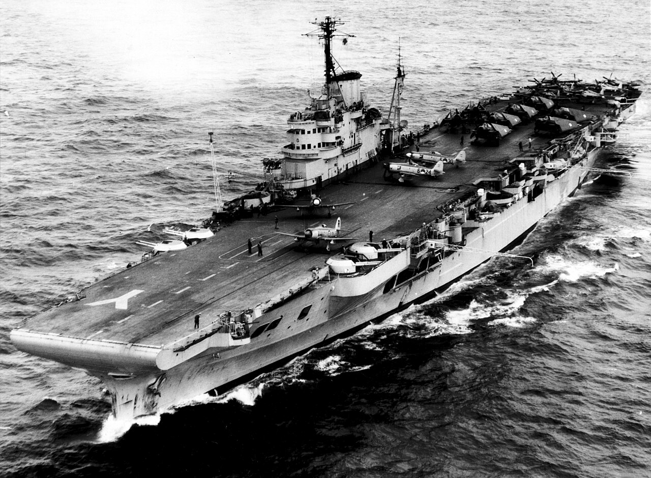 Format: Fotopositiv Dato / Date: ca. 1954 Fotograf / Photographer: Ukjent Sted / Place: Ukjent - til sjøs Wikipedia: HMS Illustrious (87) Eier / Owner Institution: Trondheim byarkiv, The Municipal Archives of Trondheim A