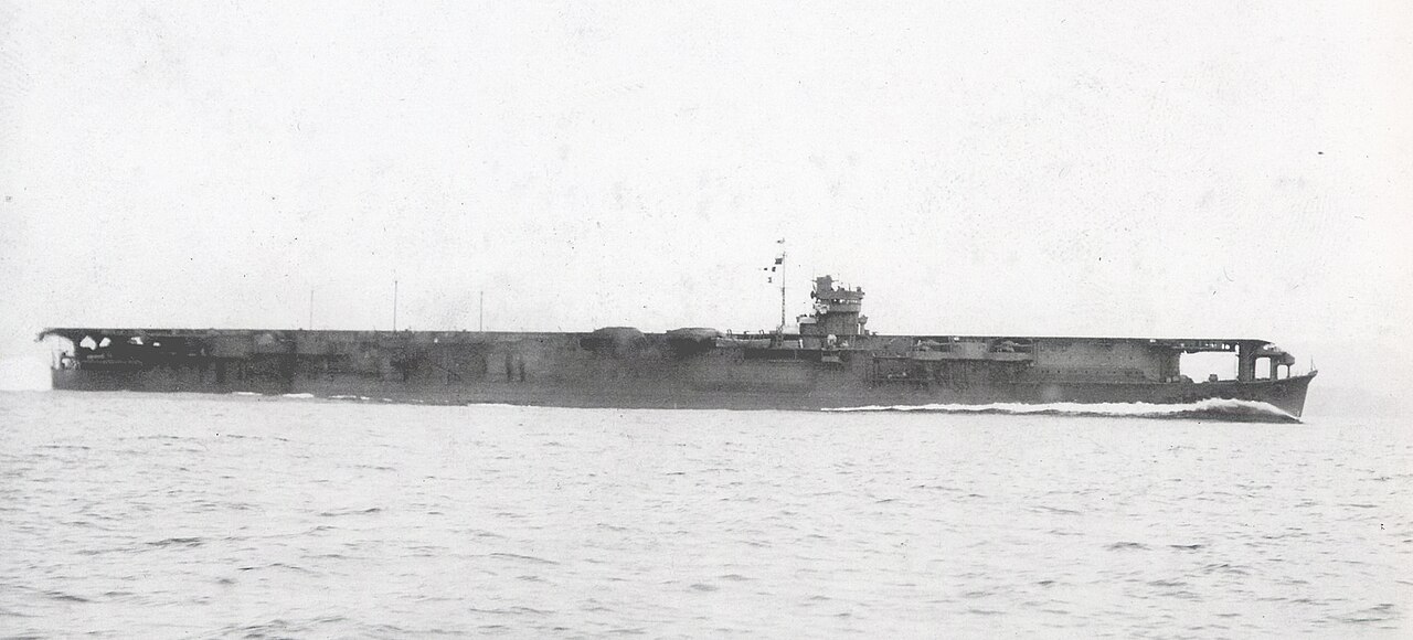 日本海軍航空母艦「蒼龍」。千葉県館山沖にて公試中の写真。Imperial Japanese Navy aircraft carrier Soryu rushed on trials, Tateyama, Chiba Prefecture.