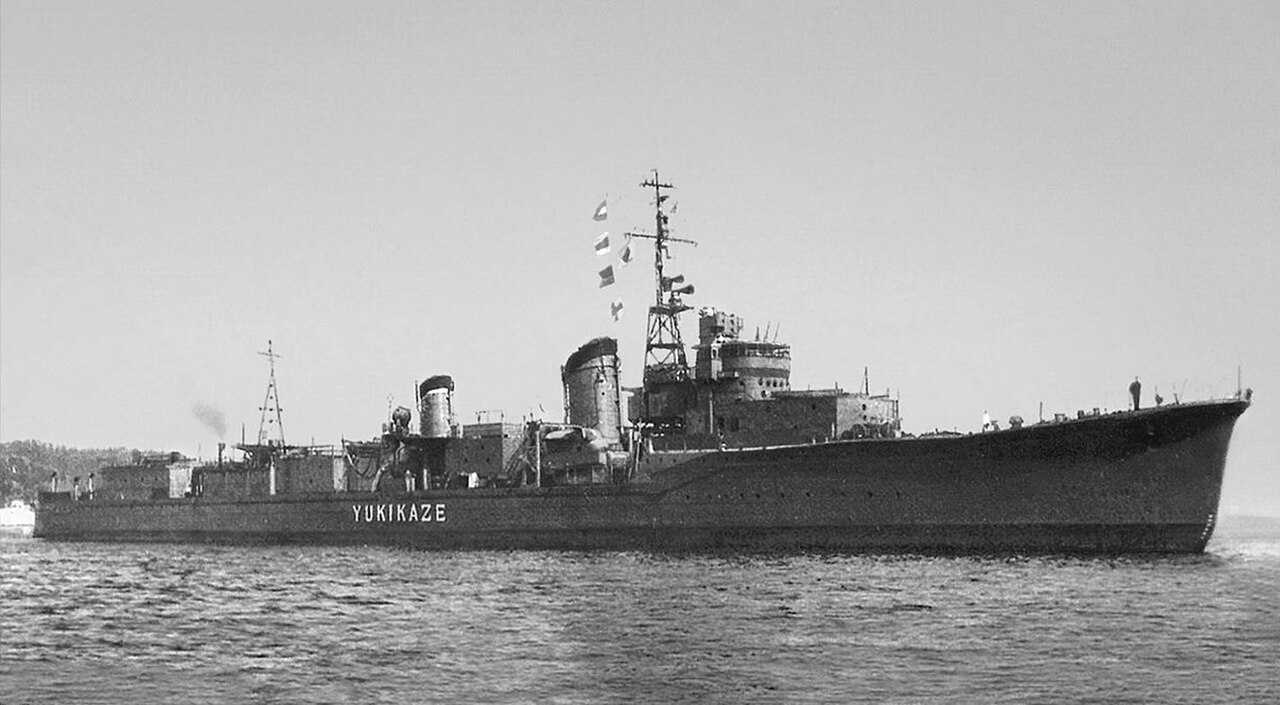 Destroyer Yukikaze after the war, 1945-1947. Possibly in Kure. (From Shizuo Fukui's Photo History of all Japanese Navy Ships, Vol. 2, Bestsellers, 1994)
