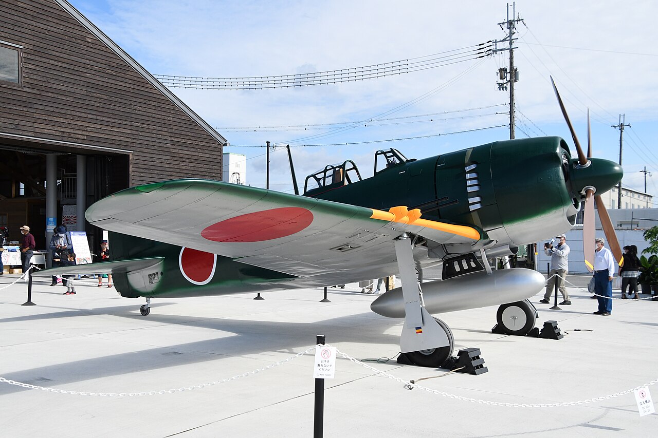 川西航空機 N1K2-J 紫電二一型 ”紫電改”（実大模型） 右前面。2020年10月18日 鶉野飛行場跡地にて。