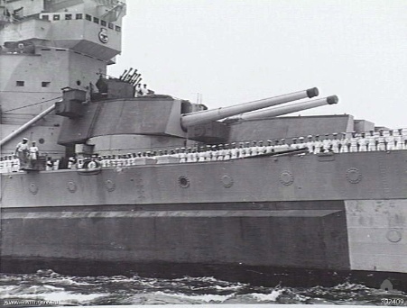 AWM caption : "SYDNEY, NSW. 1944-12-17. DETAIL VIEW OF THE TWIN 14 INCH MARK VII GUNS IN THE MARK II TWIN TURRET ON THE BATTLESHIP HMS HOWE. NOTE THE EIGHT BARRELLED 2 POUNDER AA MOUNTING ON THE TURRET CROWN. 20 MM OERLI
