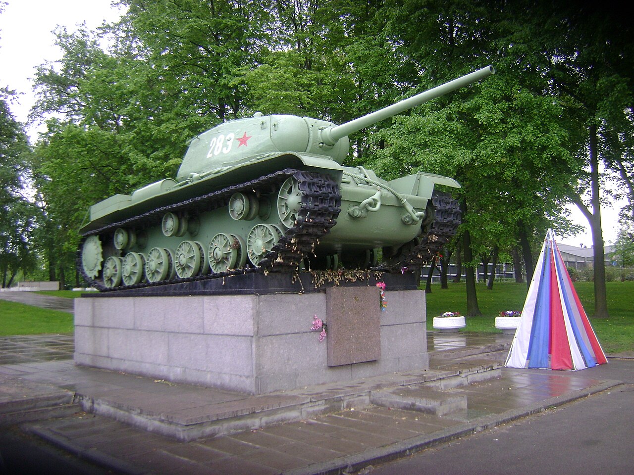 KV-85 (Kirovsky wall) as part of Green belt of Glory