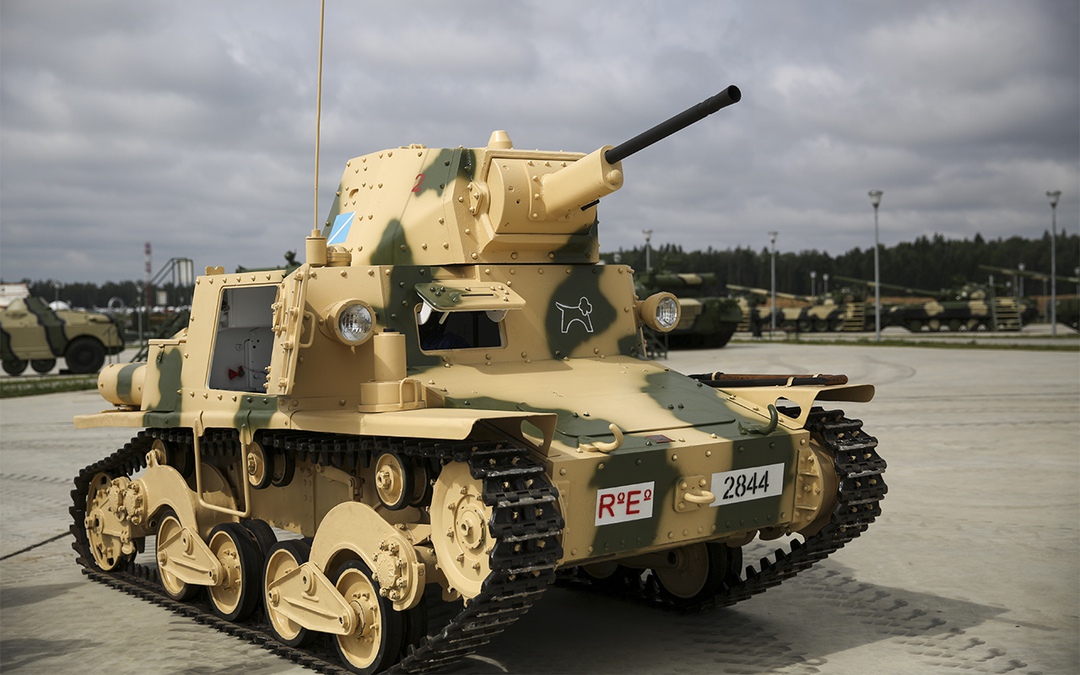 Italian Fiat L6/40 light tank.