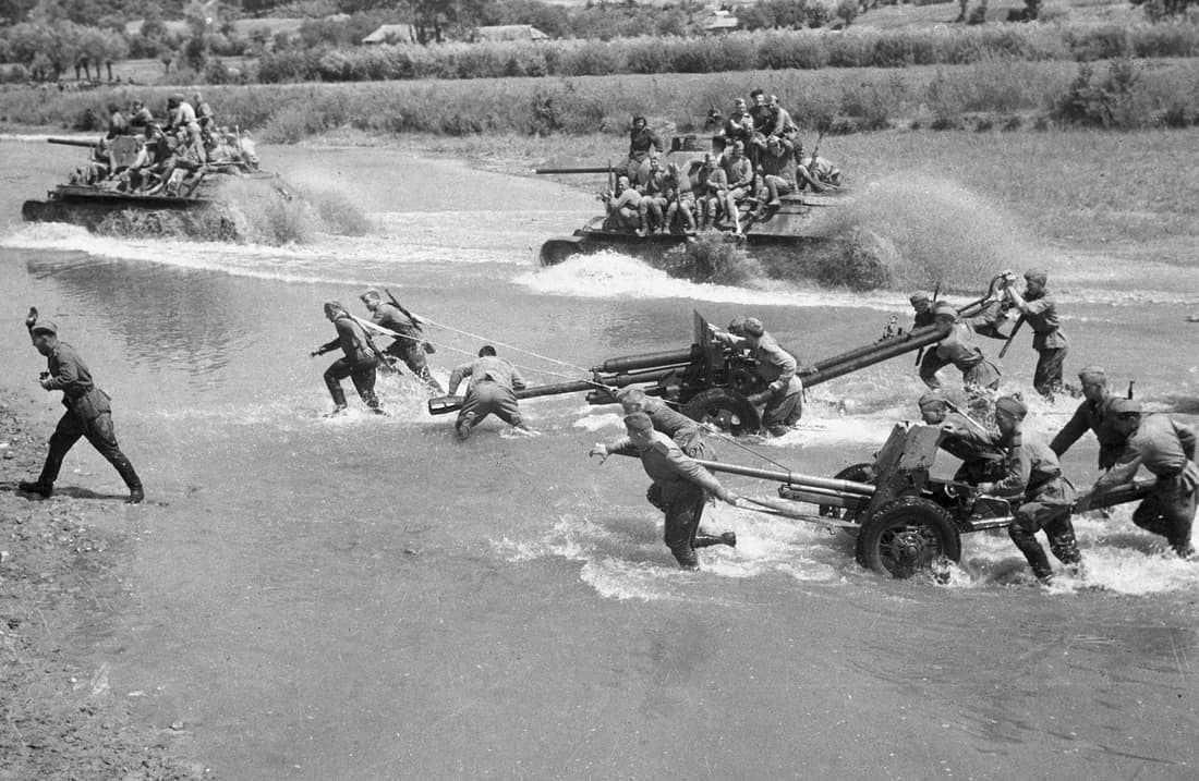 “Stream crossing”. Great Patriotic War of 1941-1945. 1st Ukrainian Front. Stream crossing.