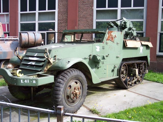 Flakpanzer M16. 16 Multiple Gun Motor Carriage.