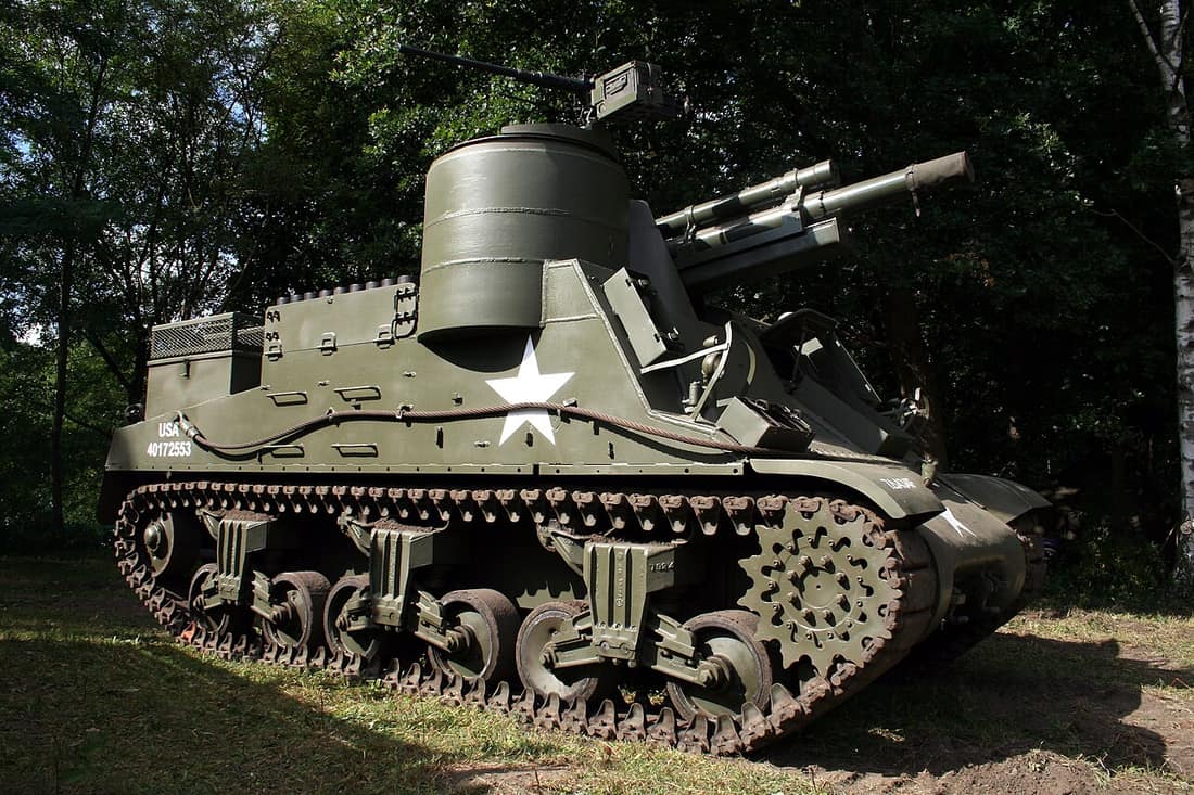 Self-propelled artillery vehicle M7 Priest - 105 mm Howitzer Motor Carriage M7.
