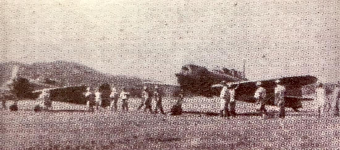 ​1942年夏，停放在槟城机场的日本鹿屋航空队的零式21型战斗机。同年9月，该机飞往南太平洋的拉包尔作战。