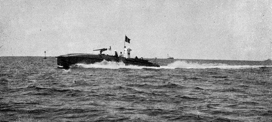 Motoscafo armato della regia marina nella prima guerra mondiale. Tratto da: La Lettura rivista mensile del Corriere della Sera del 1 gennaio 1917; Titolo dell'articolo: La caccia ai sommergibili; pag.61 Descrizione origi