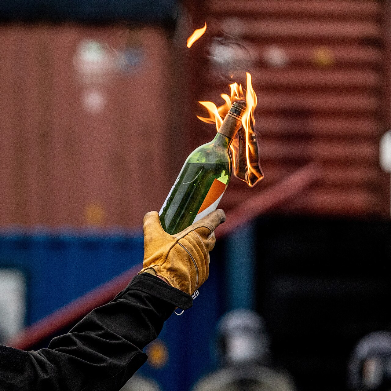 De Bijstandseenheid van de Koninklijke Marechaussee heeft begin februari intensief getraind om haar skills &amp; drills op peil te houden. In de omgeving van Schaarsbergen oefenden de BE’ers onder meer algemene verwijder