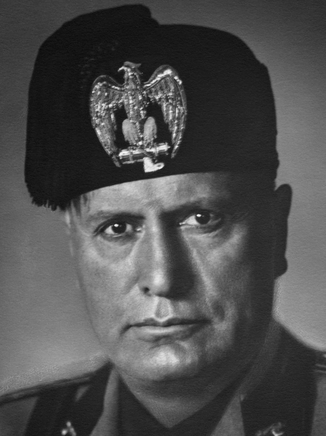 Портрет итальянского политического и государственного деятеля Бенито Муссолини, 1937-1940 года.