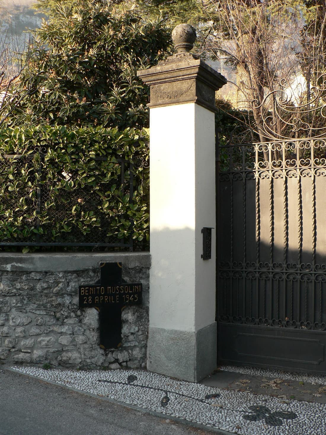 The plaque marked the alleged place of the execution of Mussolini and Claretta Petacci, April 28th 1945. At present the plaque has been removed.