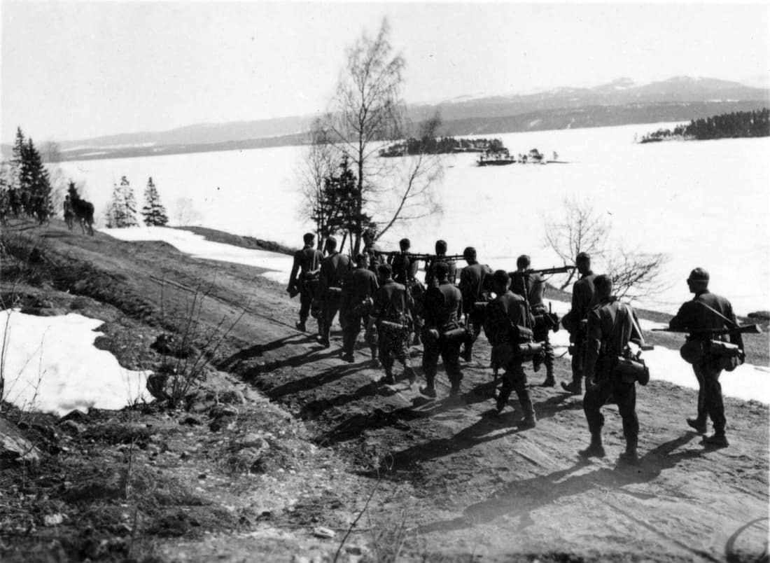 Snåsavatnet Tittel / Title: Snåsavatnet Dato / Date: 4. mai 1940 Fotograf / Photographer: Karl Marth Sted / Place: Snåsa, Trønderlag, Norge Eier / Owner Institution: Arkiv i Nordland Lenke / Link: Arkiv i Nordland Arkivr