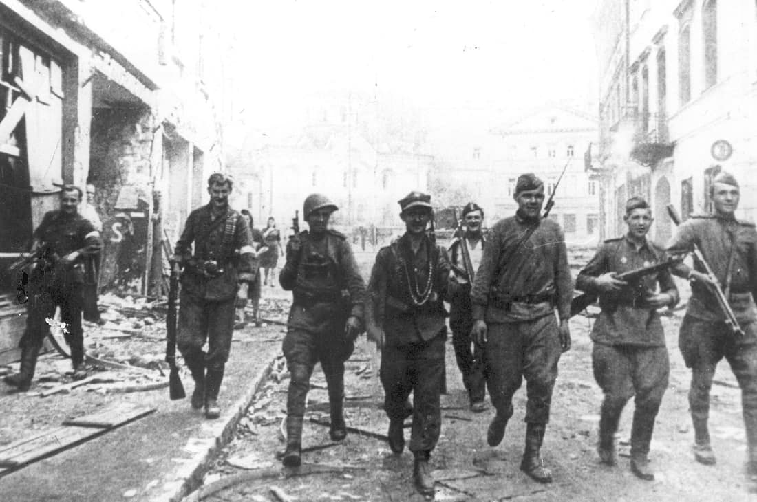 Battle of Vilnius. Soviet and Polish Armija Krajowa Soldiers patrolling along the Large Street. The orthodox church of Vilnius is visible in background.