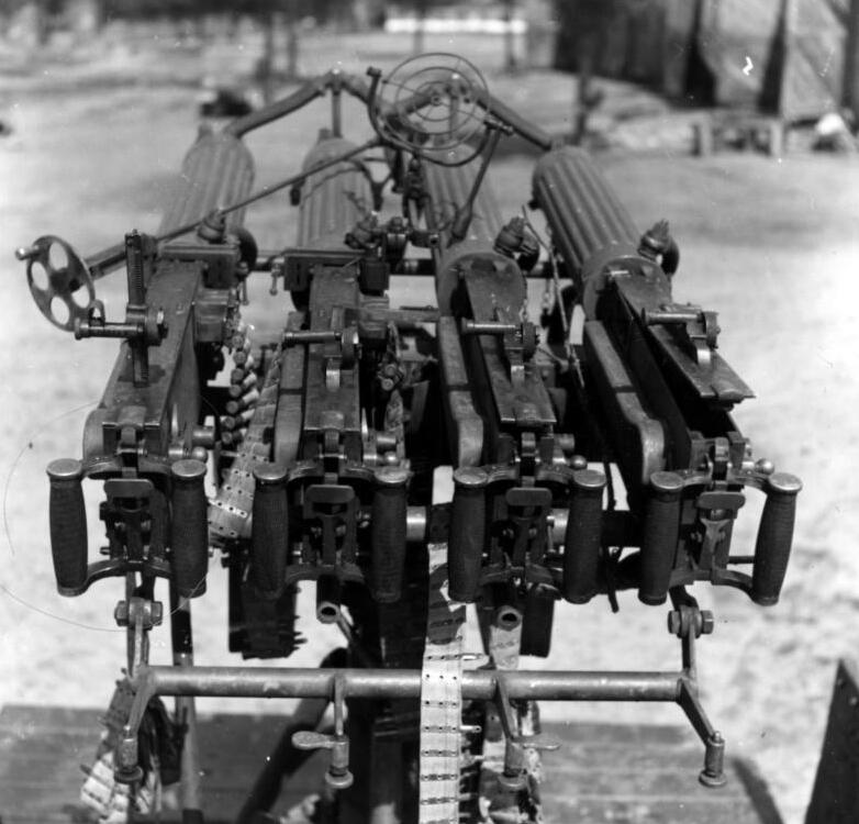 For documentary purposes the German Federal Archive often retained the original image captions, which may be erroneous, biased, obsolete or politically extreme. Russ. Vierlings MG.