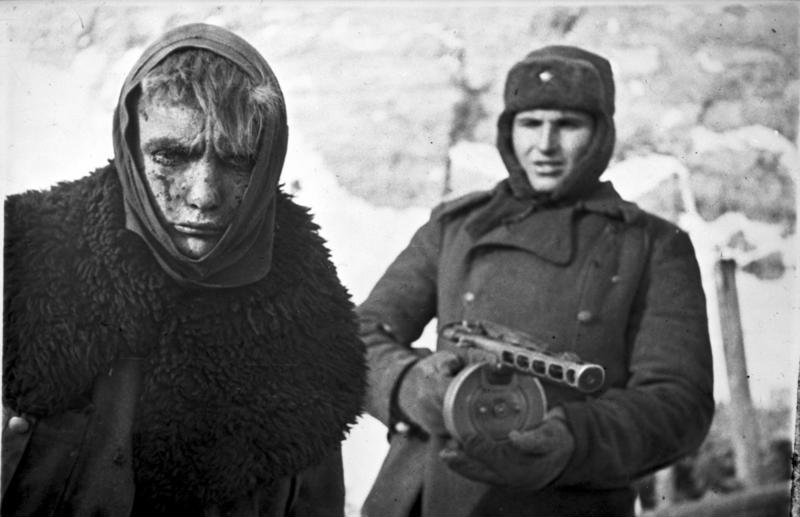 For documentary purposes the German Federal Archive often retained the original image captions, which may be erroneous, biased, obsolete or politically extreme. Russland, deutscher Kriegsgefangener ADN-Zentralbild/Archiv