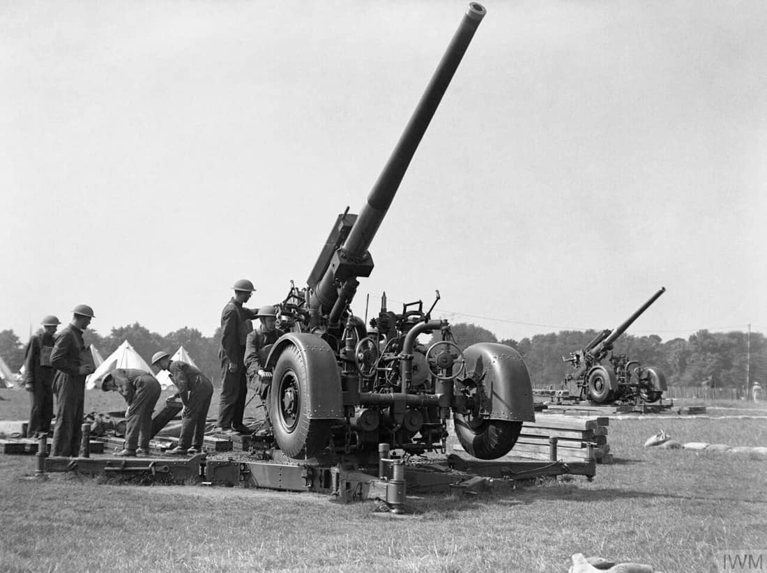 The British Army in the United Kingdom 1939-45 QF 3.7 inch anti-aircraft guns in Hyde Park, London in 1939.