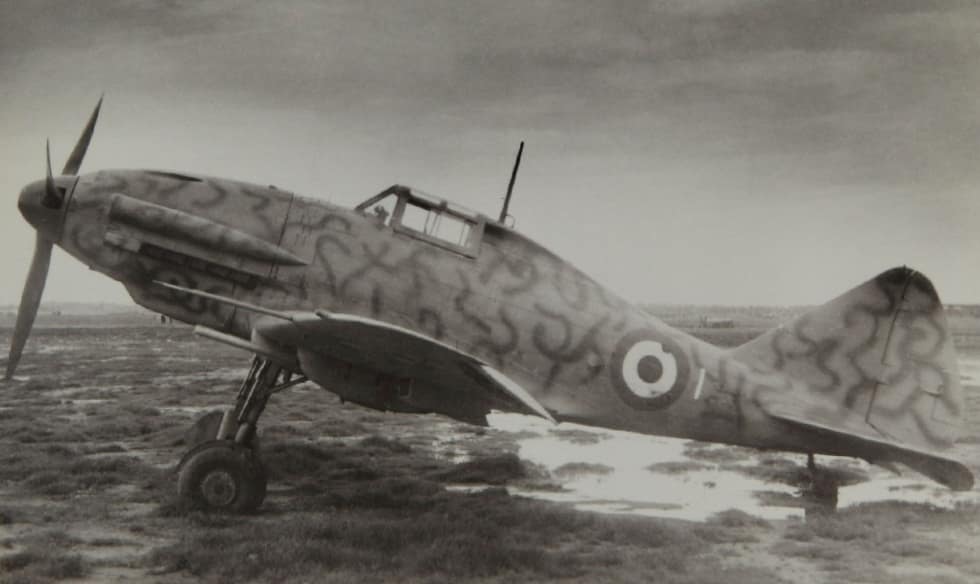 Reggiane Re.2001CN con le insegne dell'Aeronautica Cobelligerante Italiana. I dispositivi antifiamma tipici di questa versione sono stati rimossi dagli scarichi del motore.