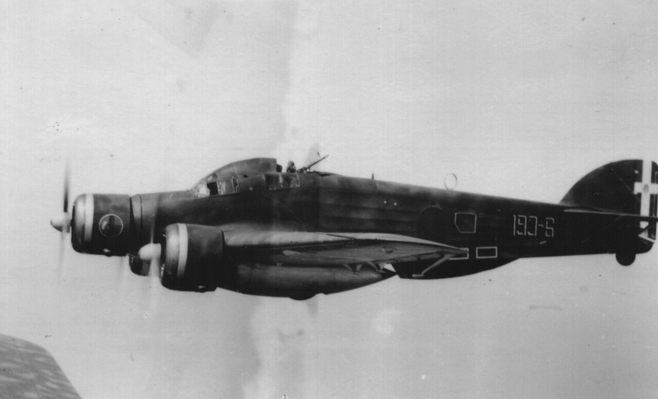 A Savoia-Marchetti S.M.79 of the 193ª Squadriglia Bombardamento Terrestre (193th Land Bombing Squadrilla), 87º Gruppo (87th Group), 30º Stormo (87th Wing). From the private archive of Riggio family.