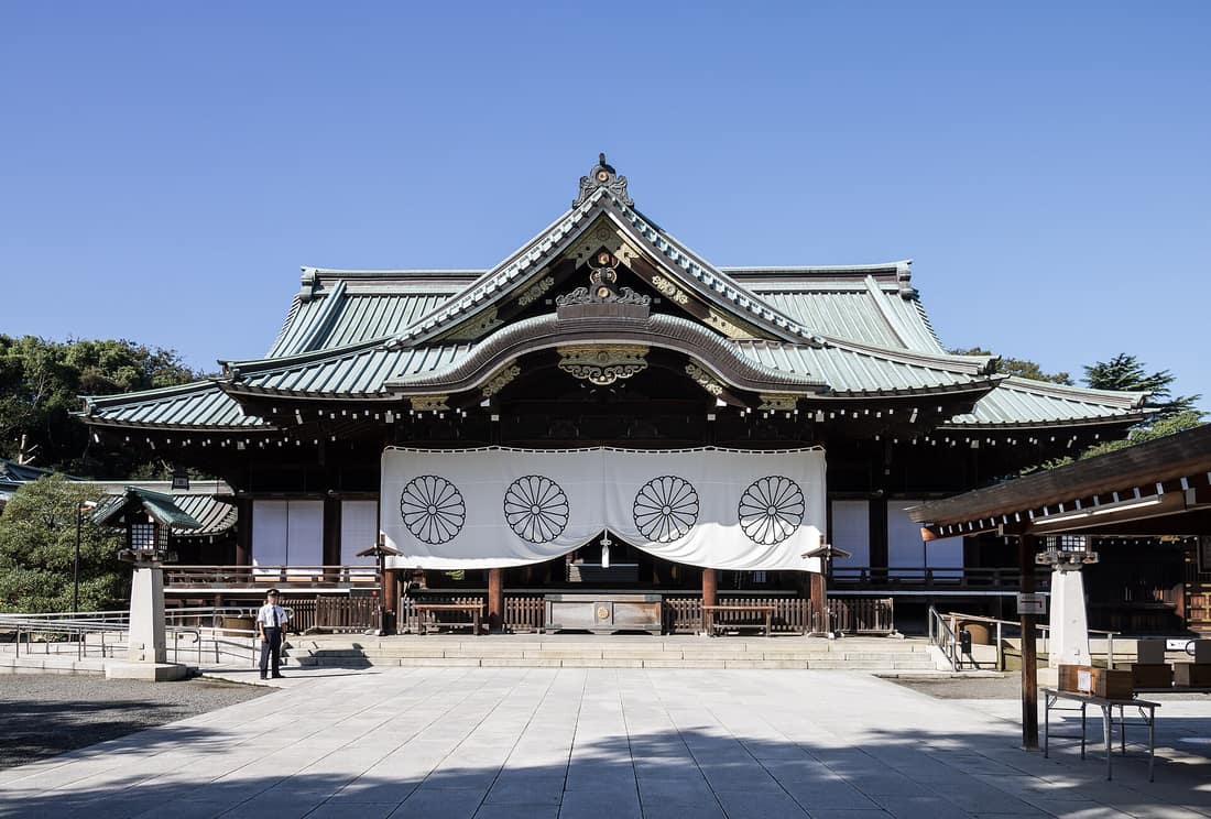 靖国神社。拝殿。