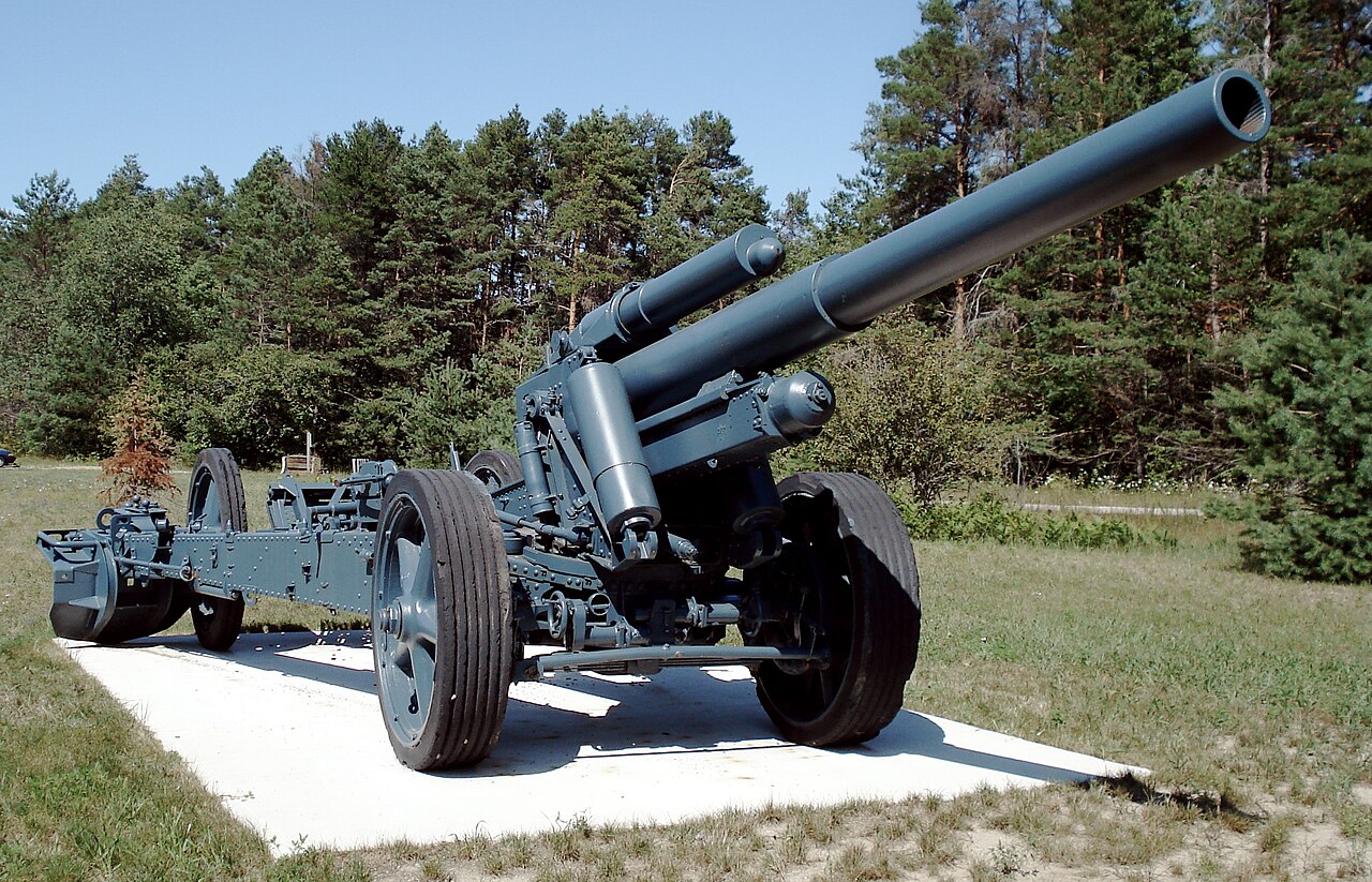 German 150 mm sFH18 howitzer displayed on the grounds of CFB Borden (Base Borden Military Museum).