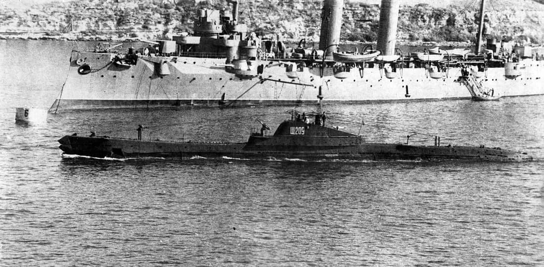 Soviet cruiser Komintern and submarine Shch-209.